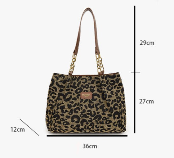 Bolso con elegante estampado de leopardo