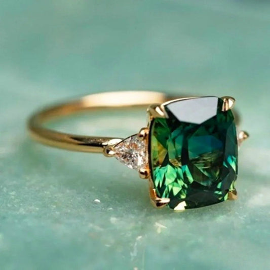 Anillo de oro con zirconia verde