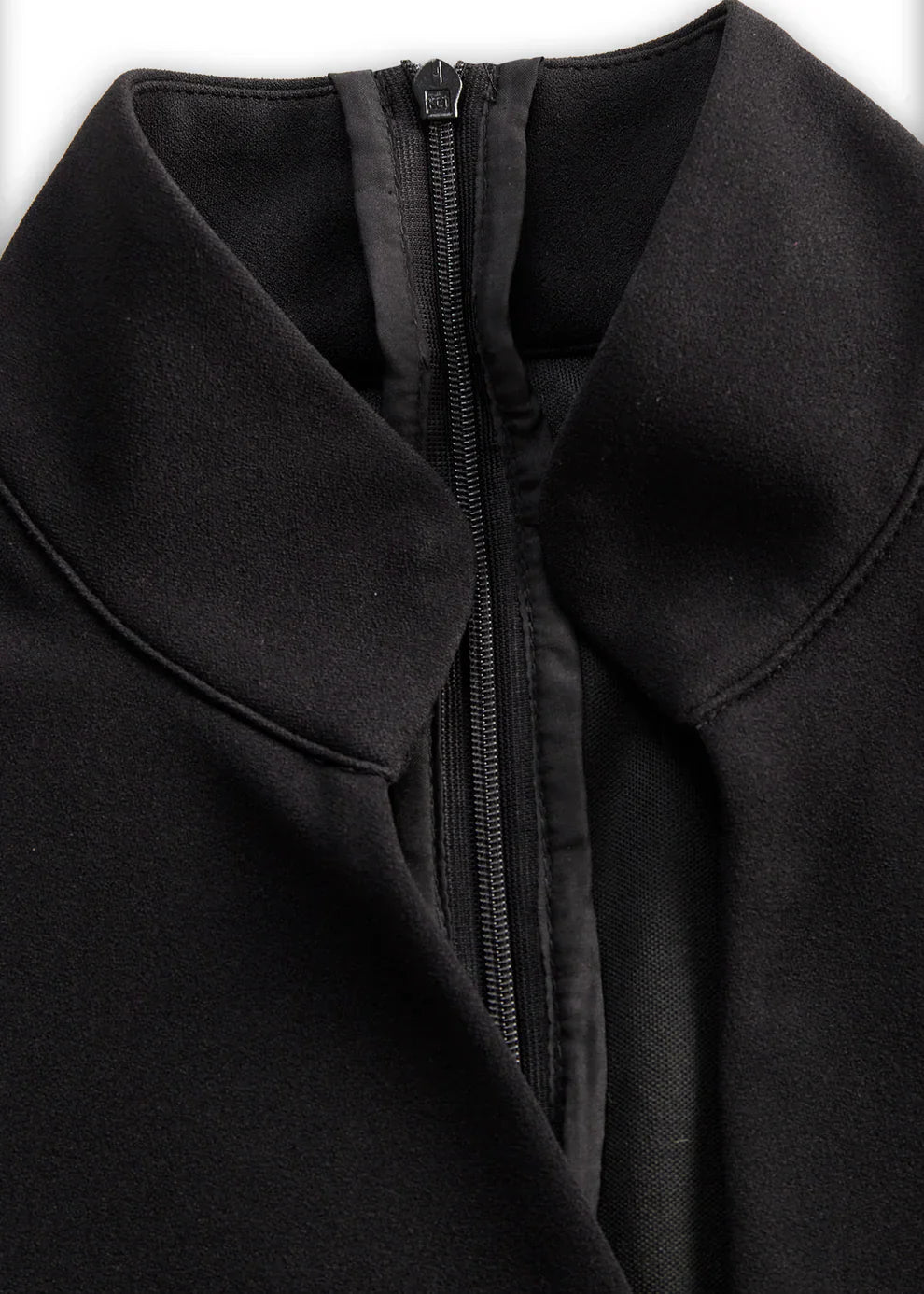 Noemí | Vestido negro refinado con cinturón