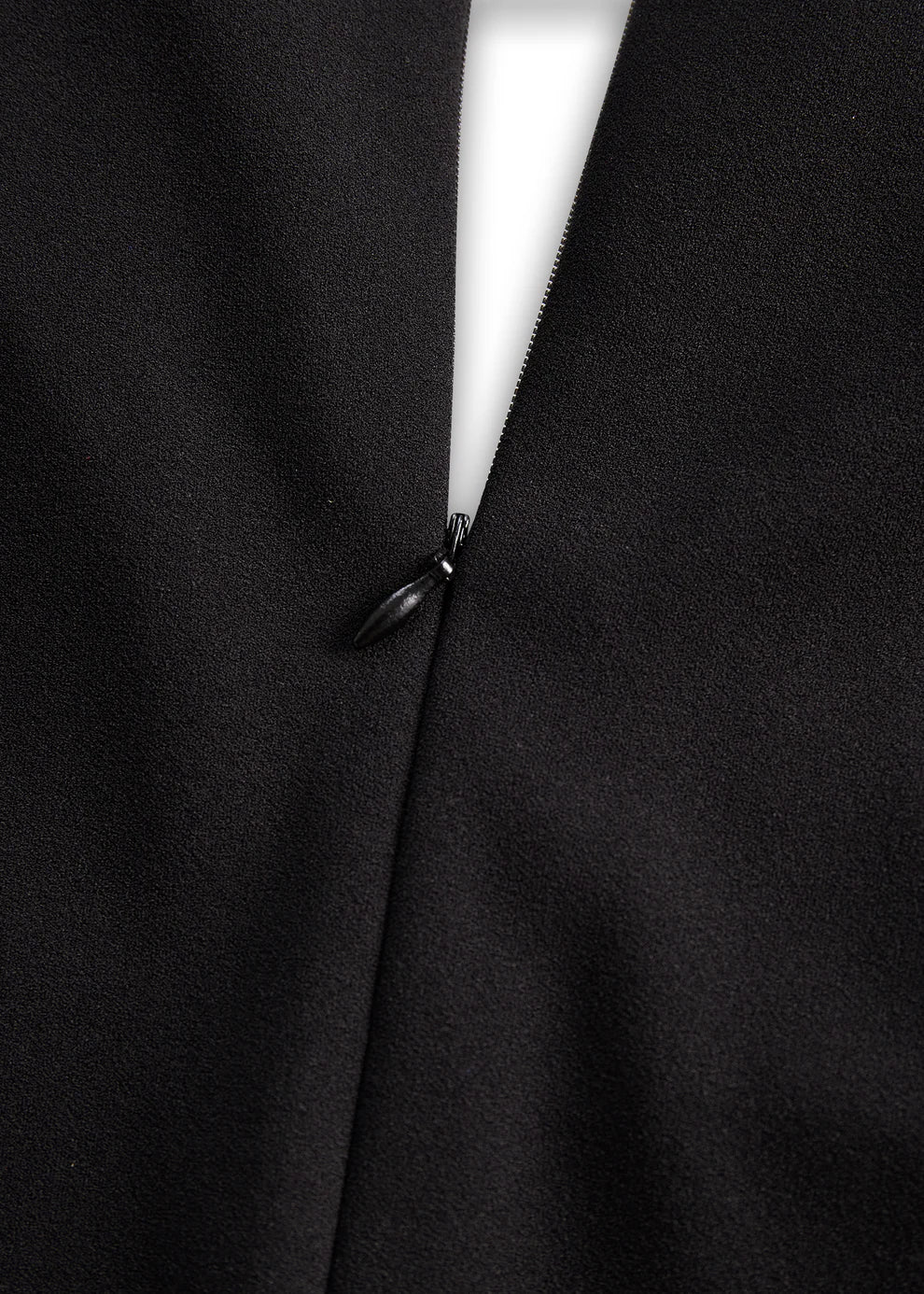 Noemí | Vestido negro refinado con cinturón