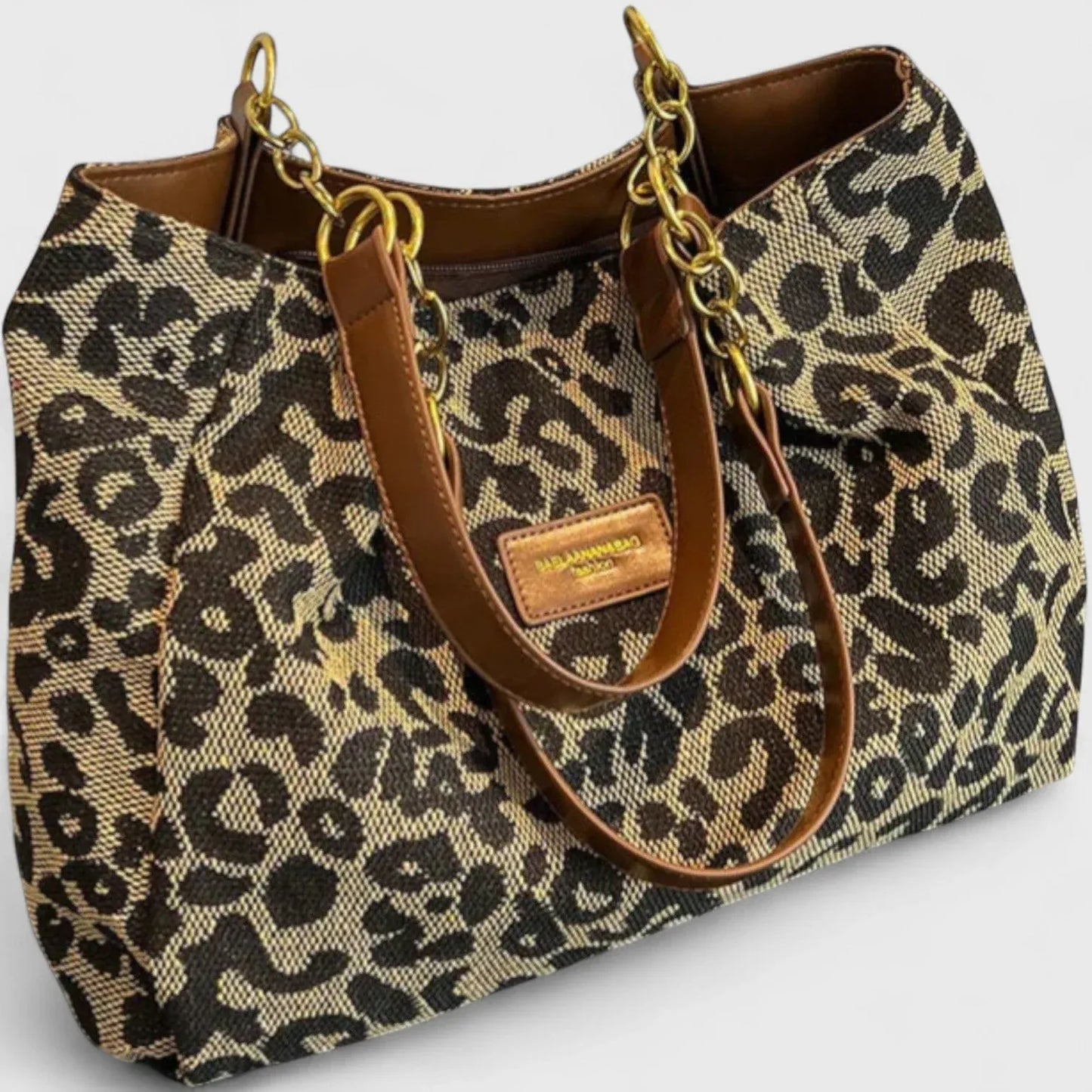 Bolso con elegante estampado de leopardo