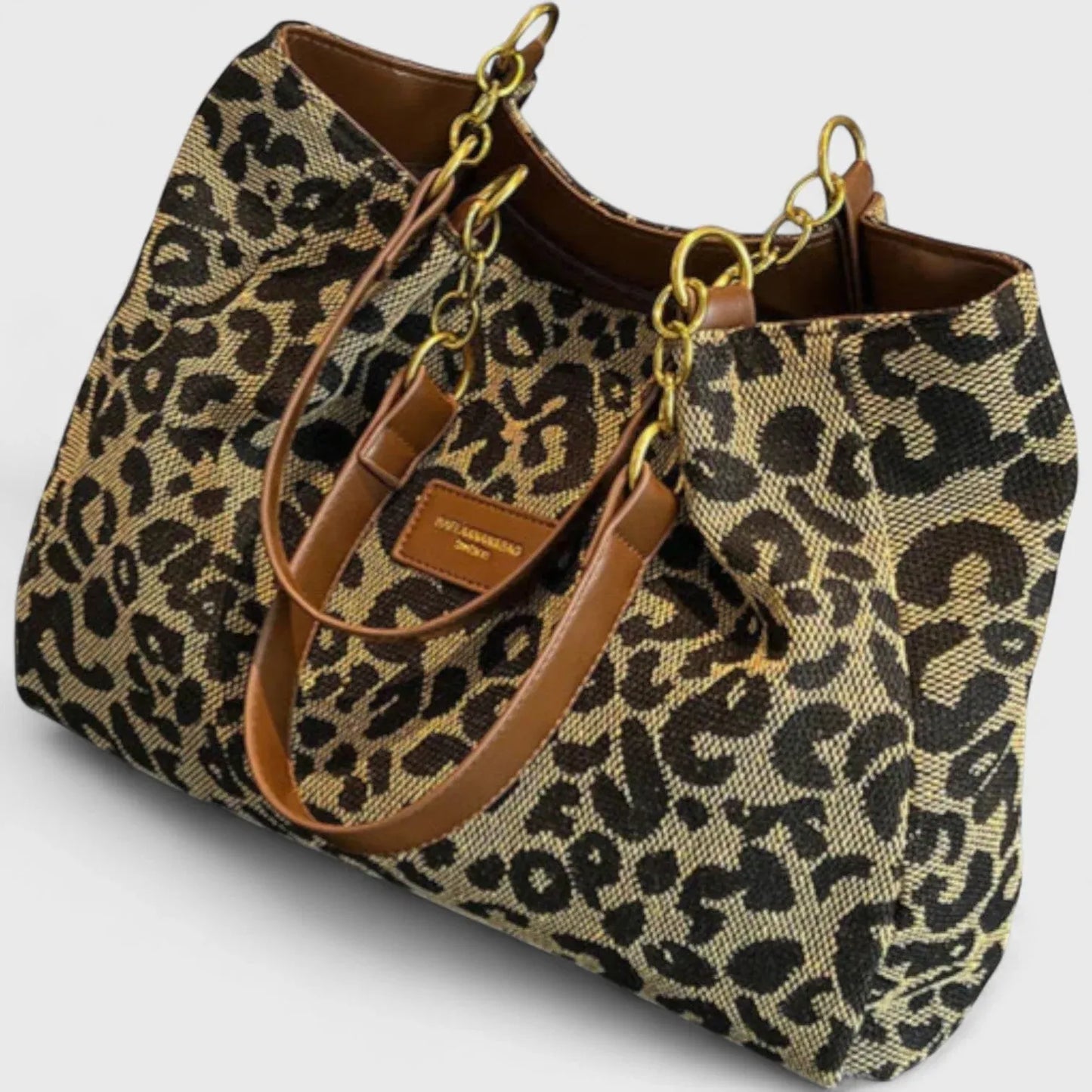 Bolso con elegante estampado de leopardo