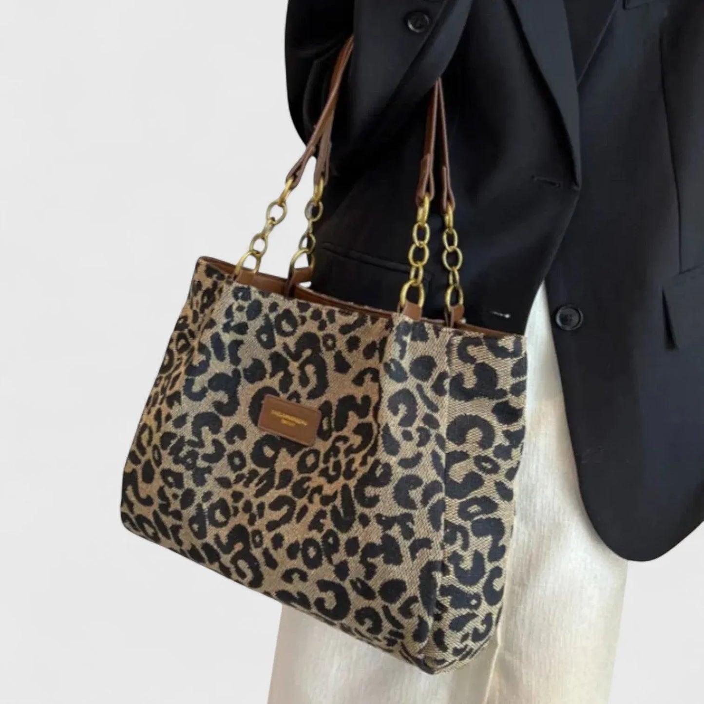 Bolso con elegante estampado de leopardo